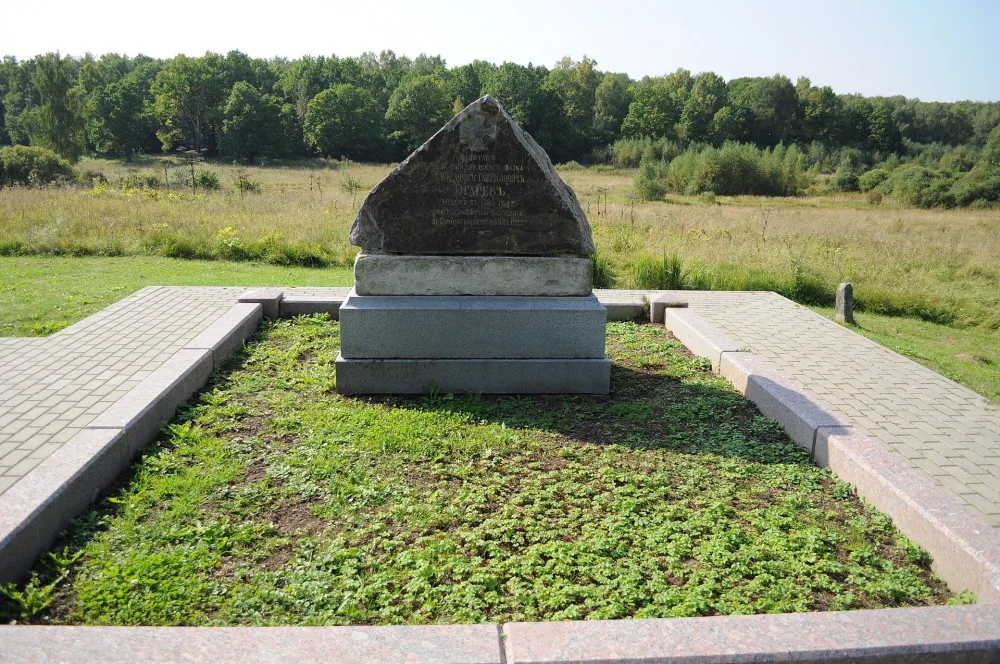 Могила А.Г. Огарёва (1785-1812), капитана лейб-гвардии Финляндского полка (пос. Бородино)