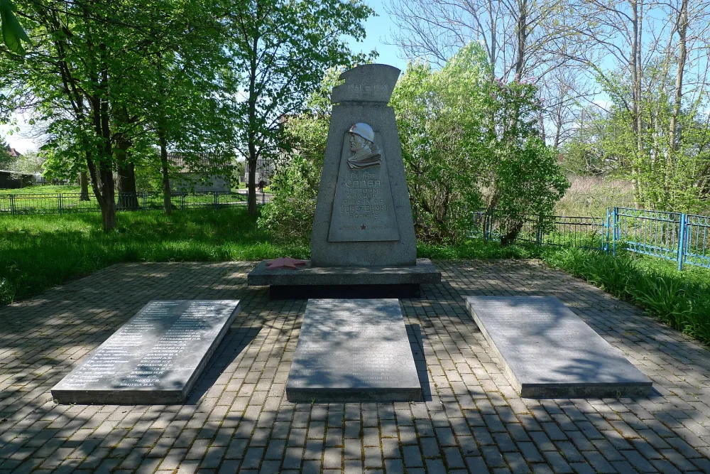 Братская могила советских воинов, погибших в январе 1945 года (Черняховск)