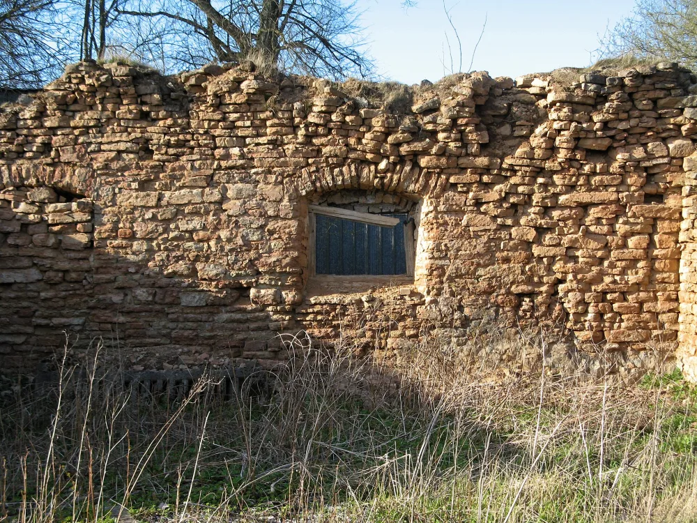Конюшня на 35 стойл (руины) (Тайцы)