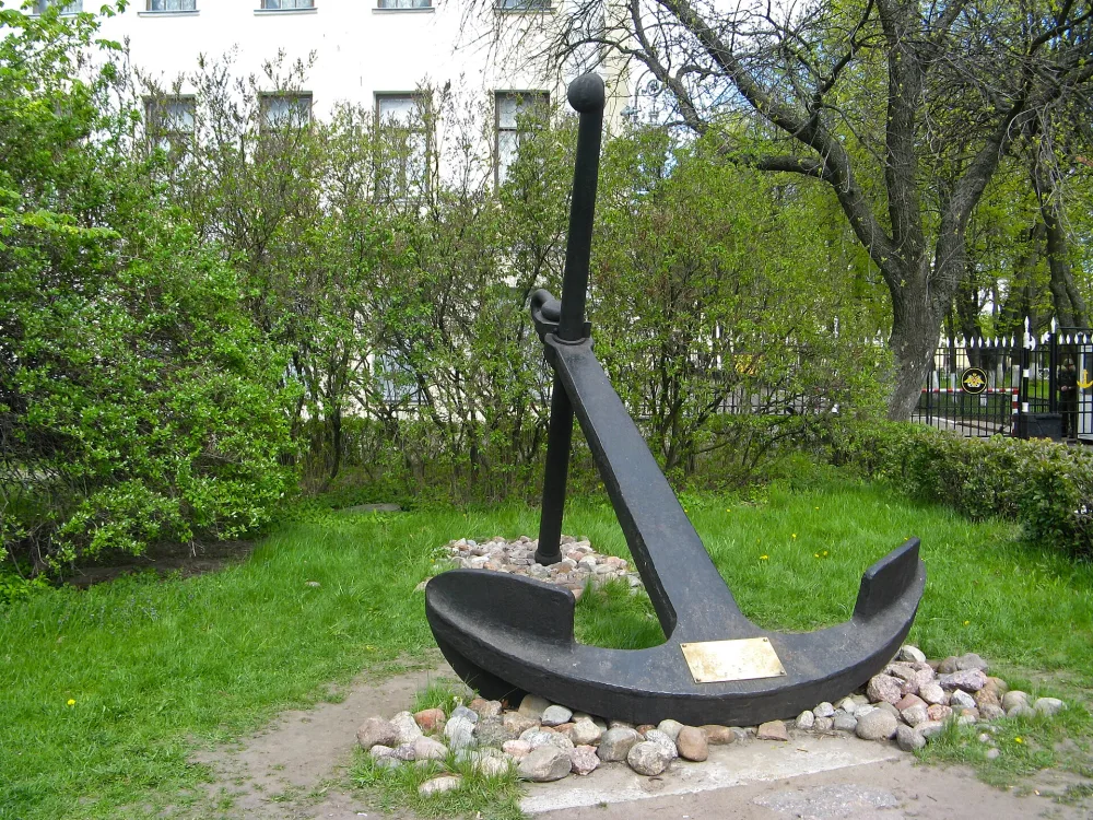 Палисадник перед главным фасадом дворца (Кронштадт)