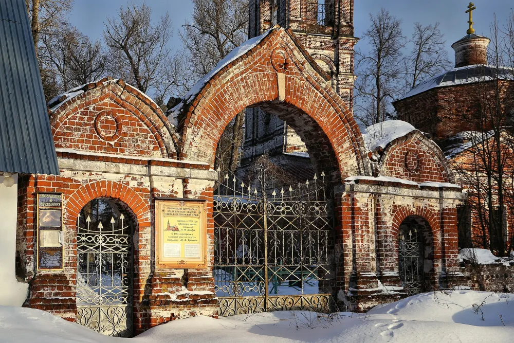 Ограда с воротами (Воскресенское)