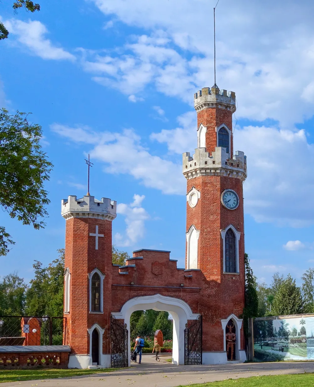 Ворота с двумя башнями