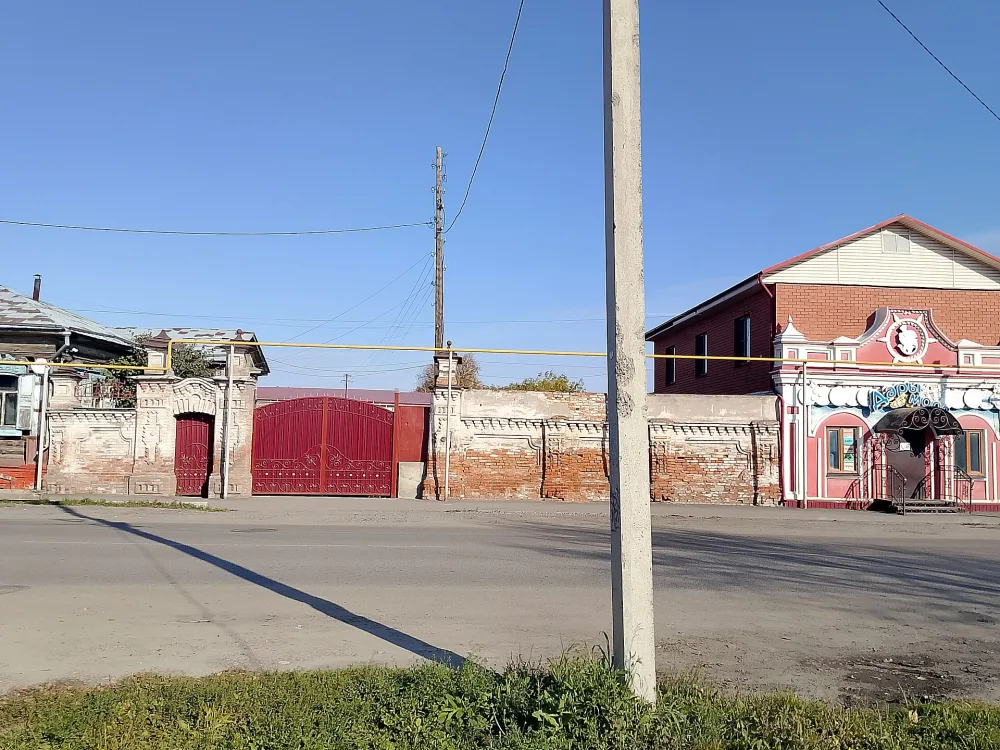 Усадьба Аверкиева. Дом жилой, ограда, ворота (Шадринск)