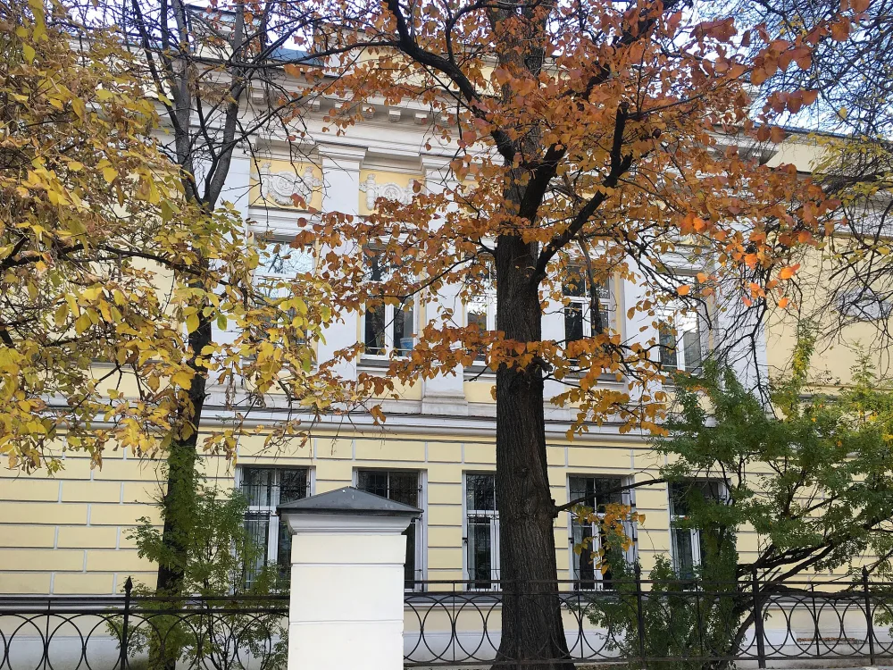 Здание гимназии (Якиманка)