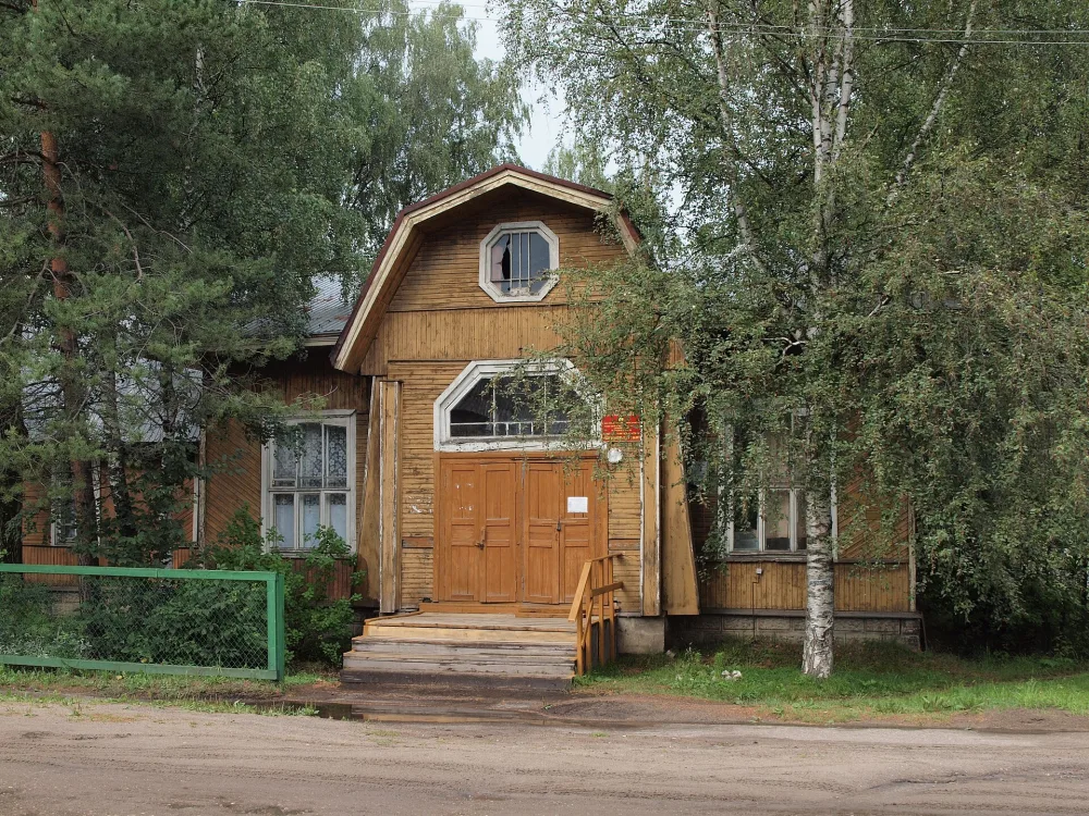 Бывшая амбулатория - физиотерапевтическое отд