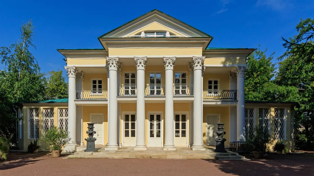 Летний домик у реки Москвы (Якиманка)