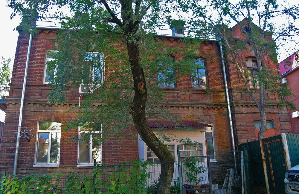 Дом, в котором жил известный мореплаватель и организатор китобойного промысла на Дальнем Востоке А.П. Дыдымов (Владивосток)