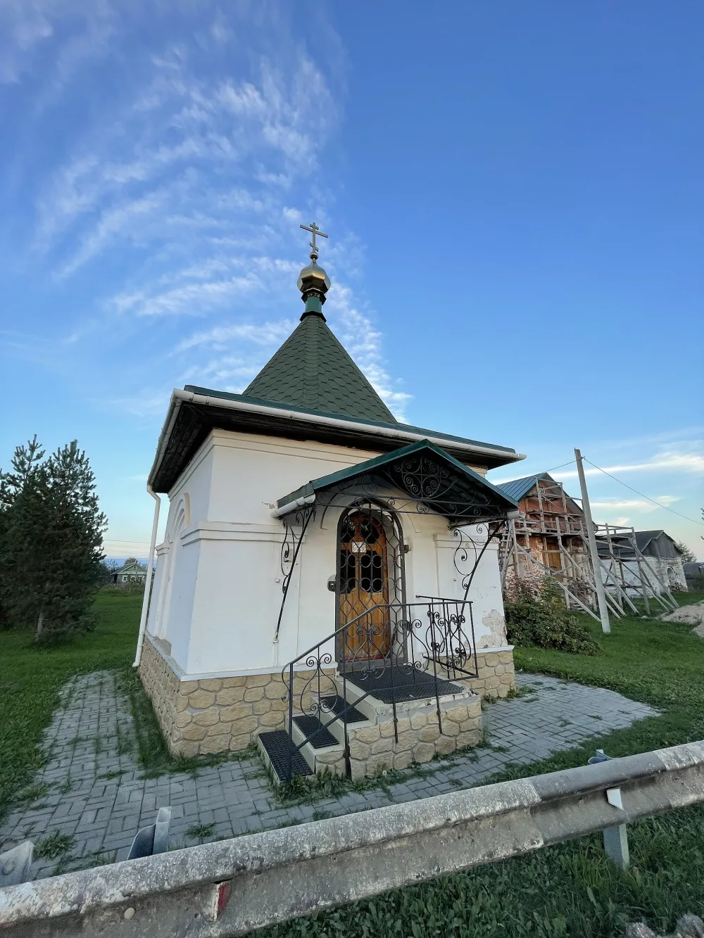 Часовня в церковной ограде (Талицы)