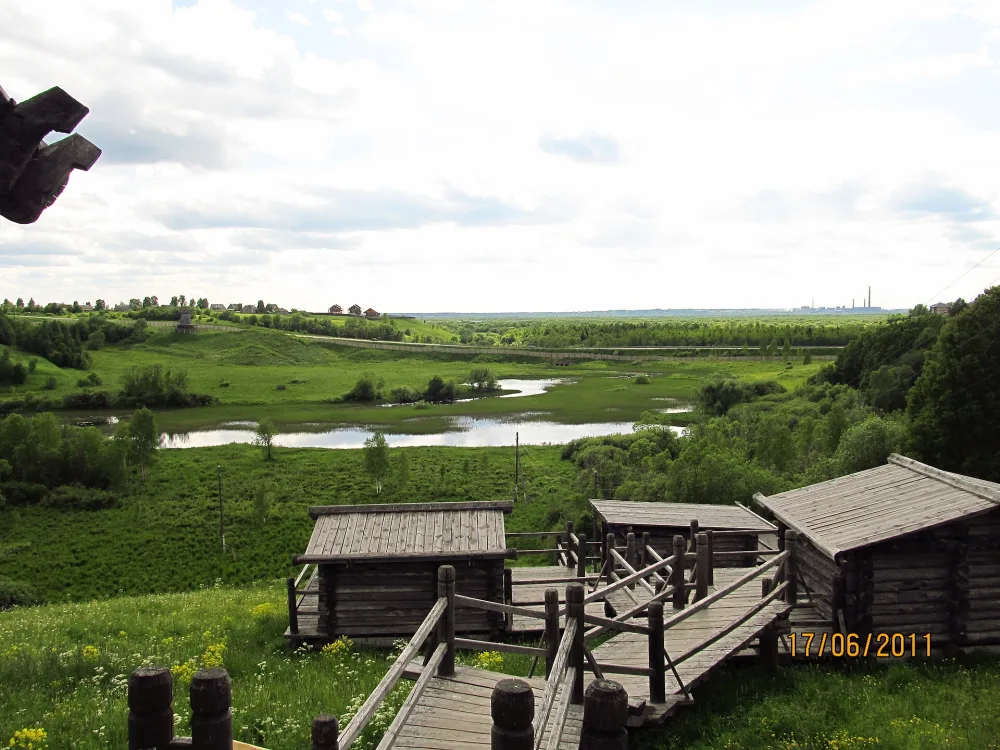 Амбарный городок на подпорной стене (Малые Корелы)
