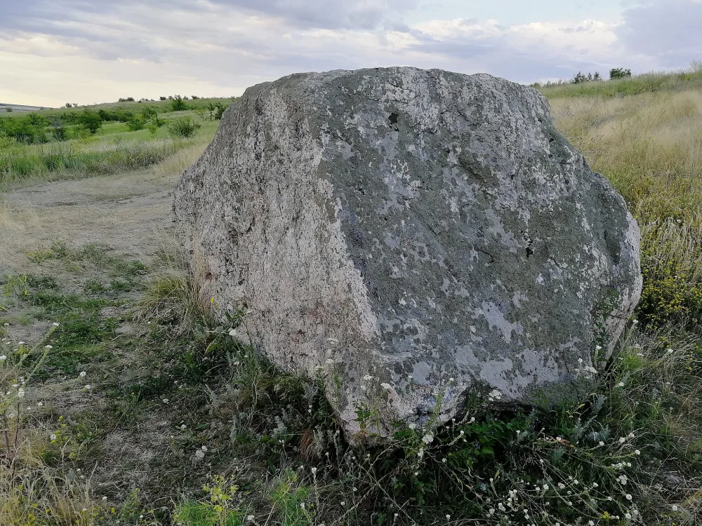 Слащёвский валун