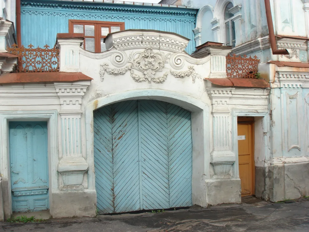 Кирпичные ворота с коваными решеткам (Городец)