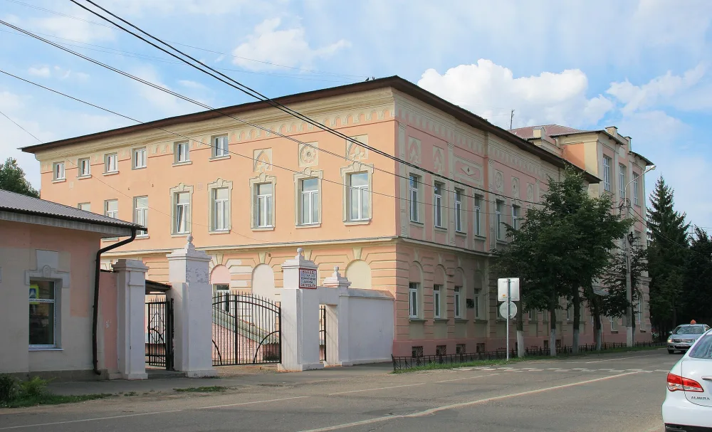 Ворота Карла Маркса 38