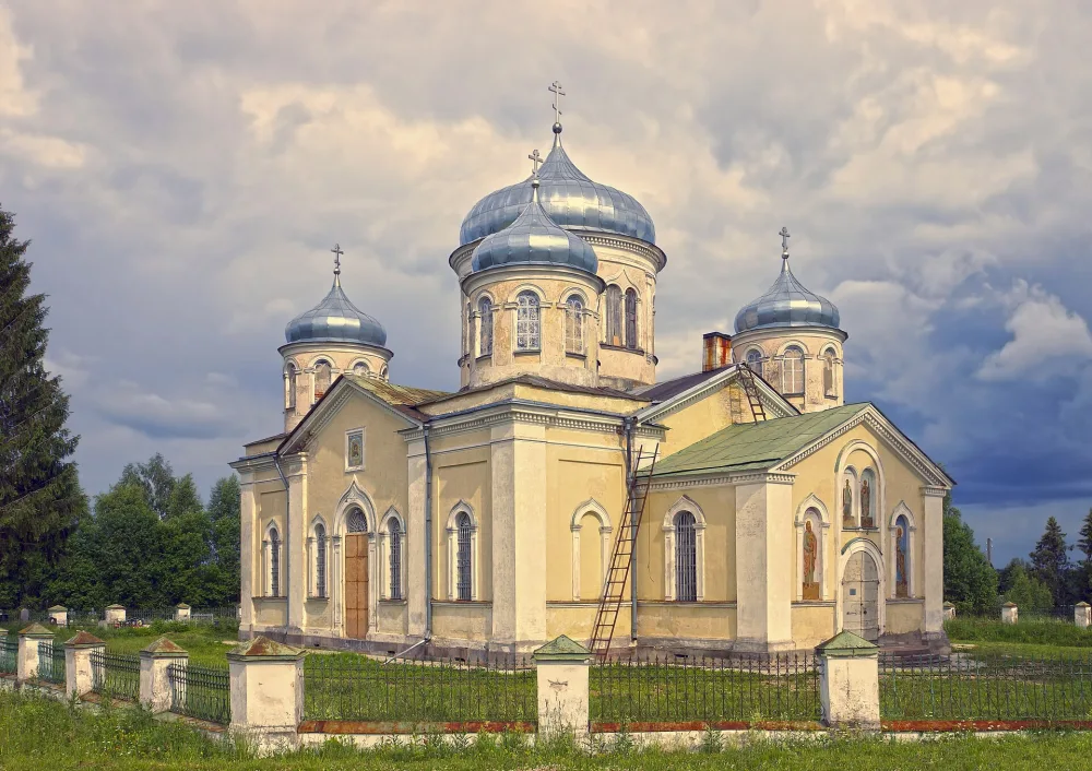 Церковь Михаила Архангела (Красное)