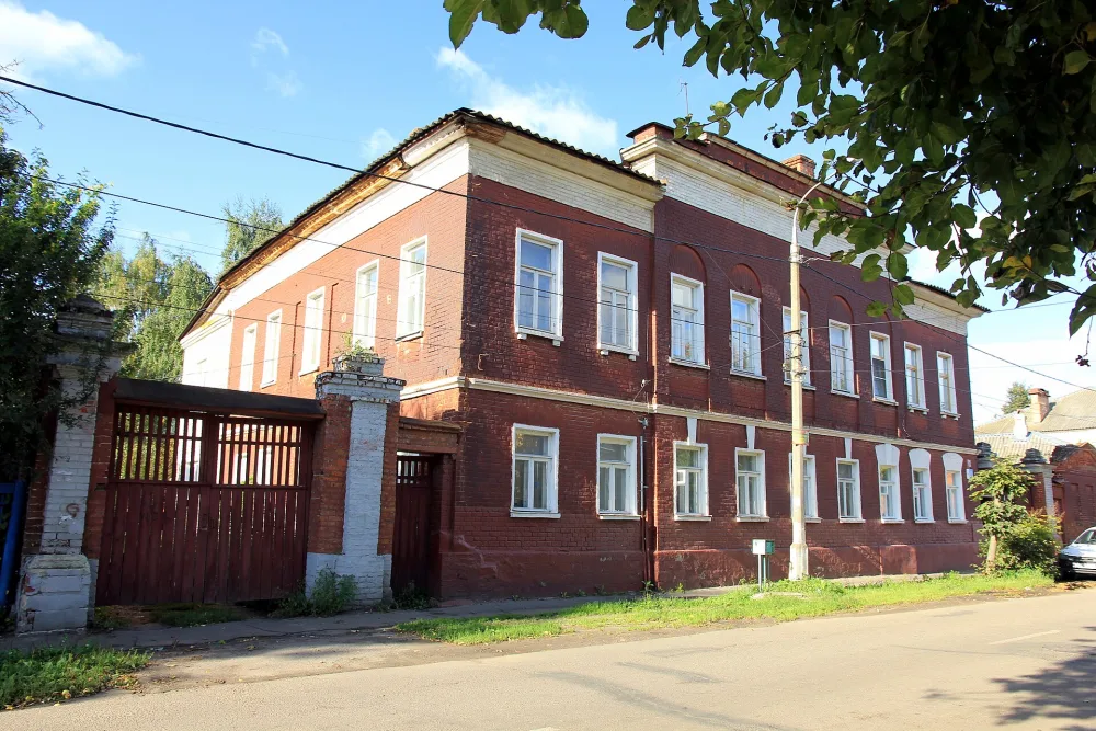 Главный дом с двумя воротами (Коломна)