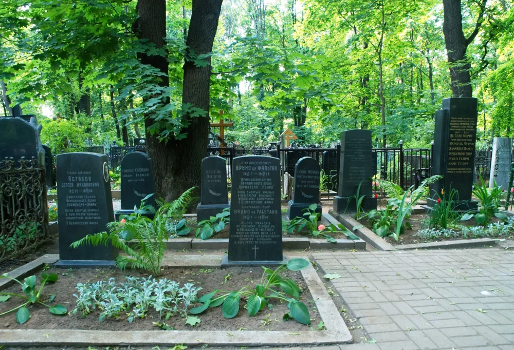 Могилы летчиков полка «Нормандия-Неман» (комплекс)