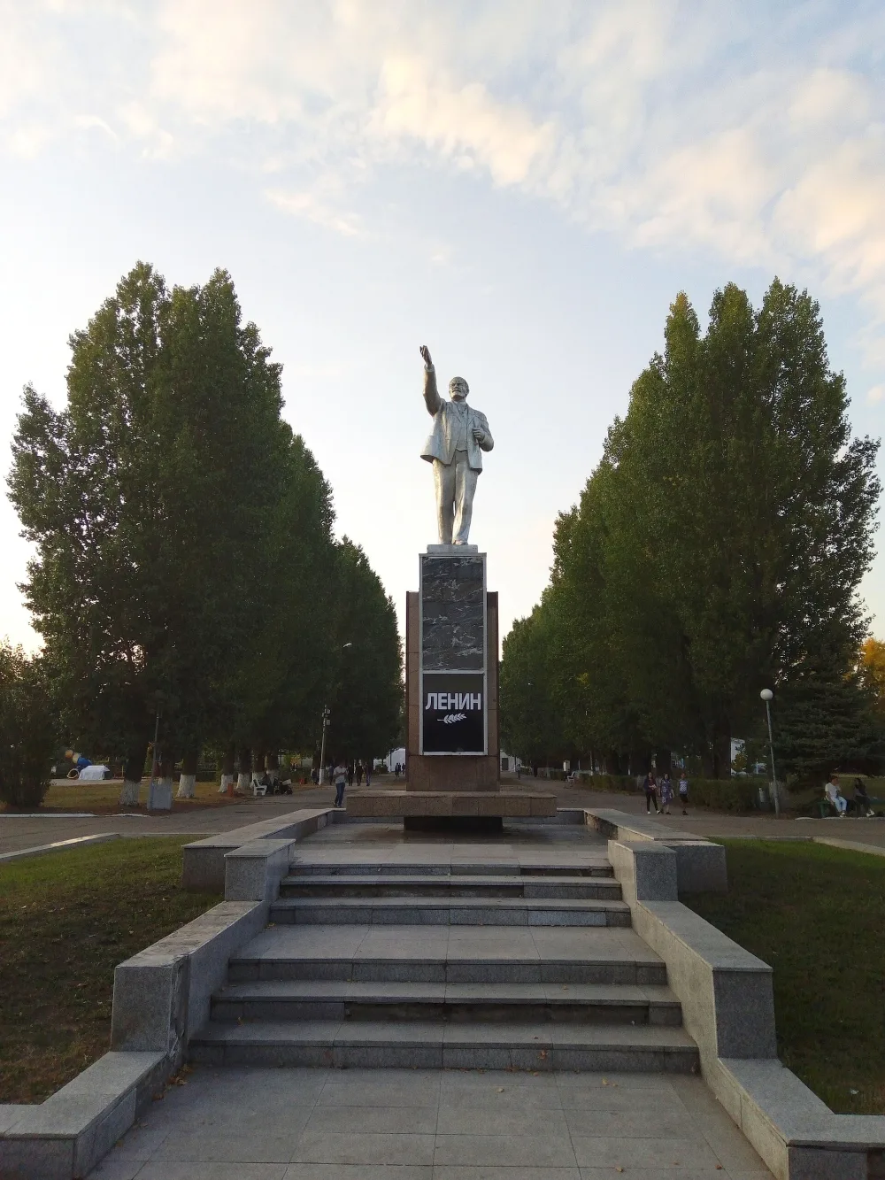 Памятник В. И. Ленину