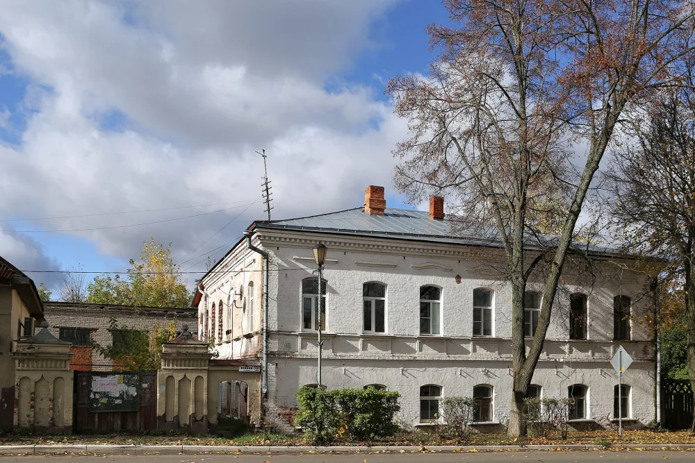 Дом жилой с каменными воротами (Суздаль)