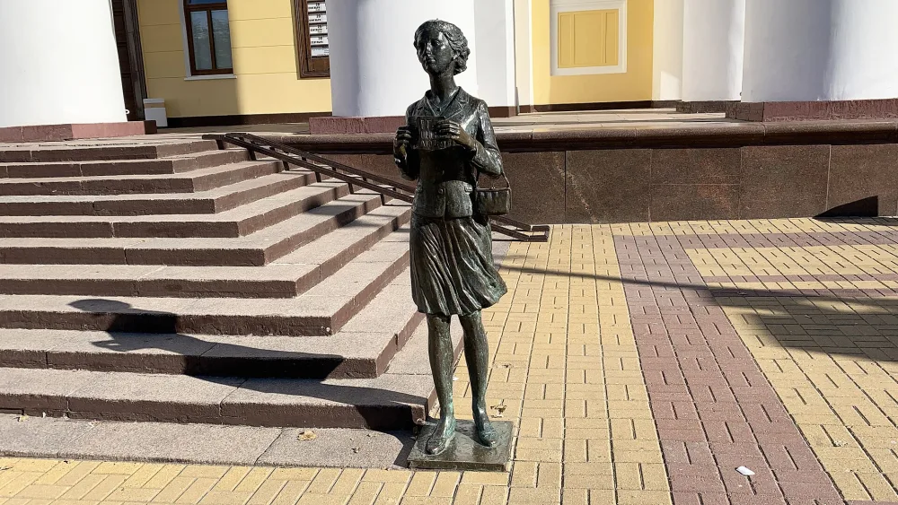 Памятник театральному зрителю
