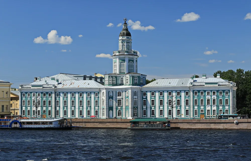Здание Кунсткамеры