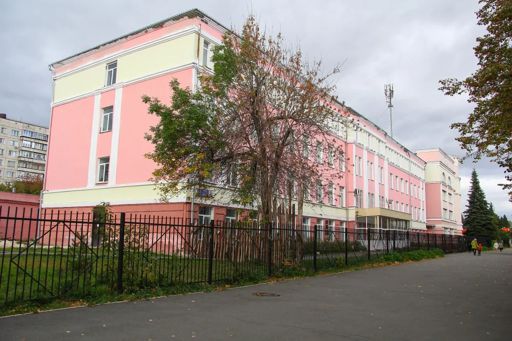 Школа, где учился Герой Советского Союза В.Д. Луценко (Челябинск)