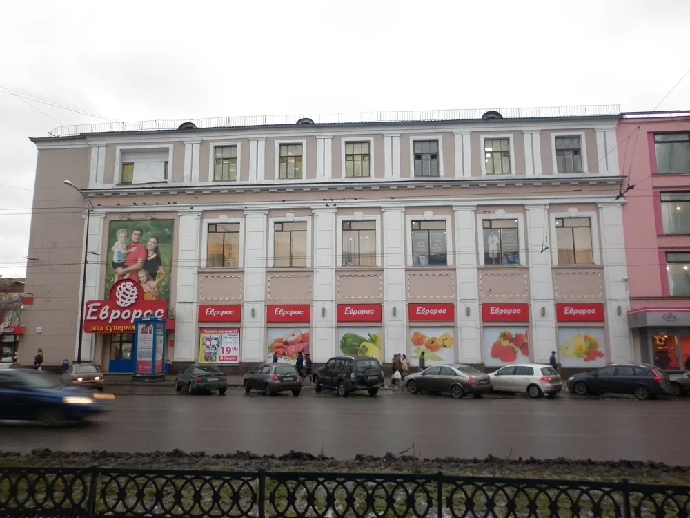 Административное и торговое здание