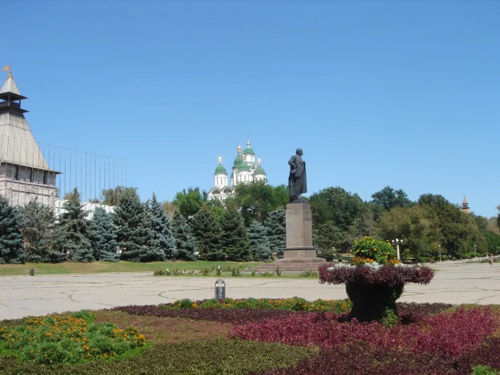 Площадь им. В.И. Ленина (бывш. Мочажная, Адмиралтейская, Александровская)