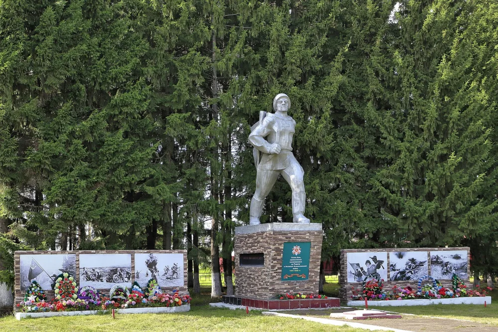 Обелиск воинам-землякам, погибшим в годы Великой Отечественной войны 1941-1945 гг. (Усть-Ишим)
