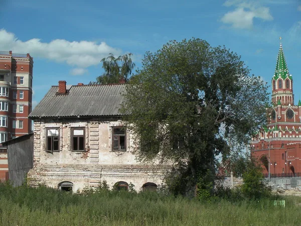 Палаты купца Карелина; здесь жил писатель С.Г. Чавайн (Йошкар-Ола)