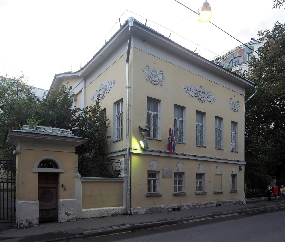 Старомонетный переулок 22 c1 главный дом