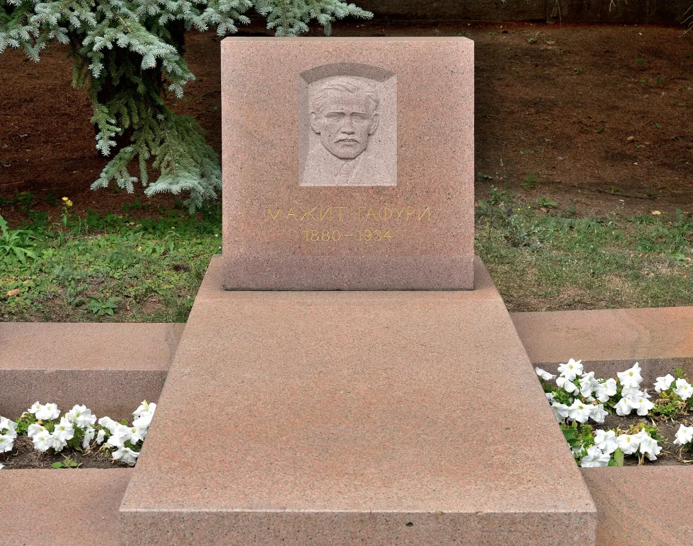 Могила Мажита Гафури (1880-1934), поэта