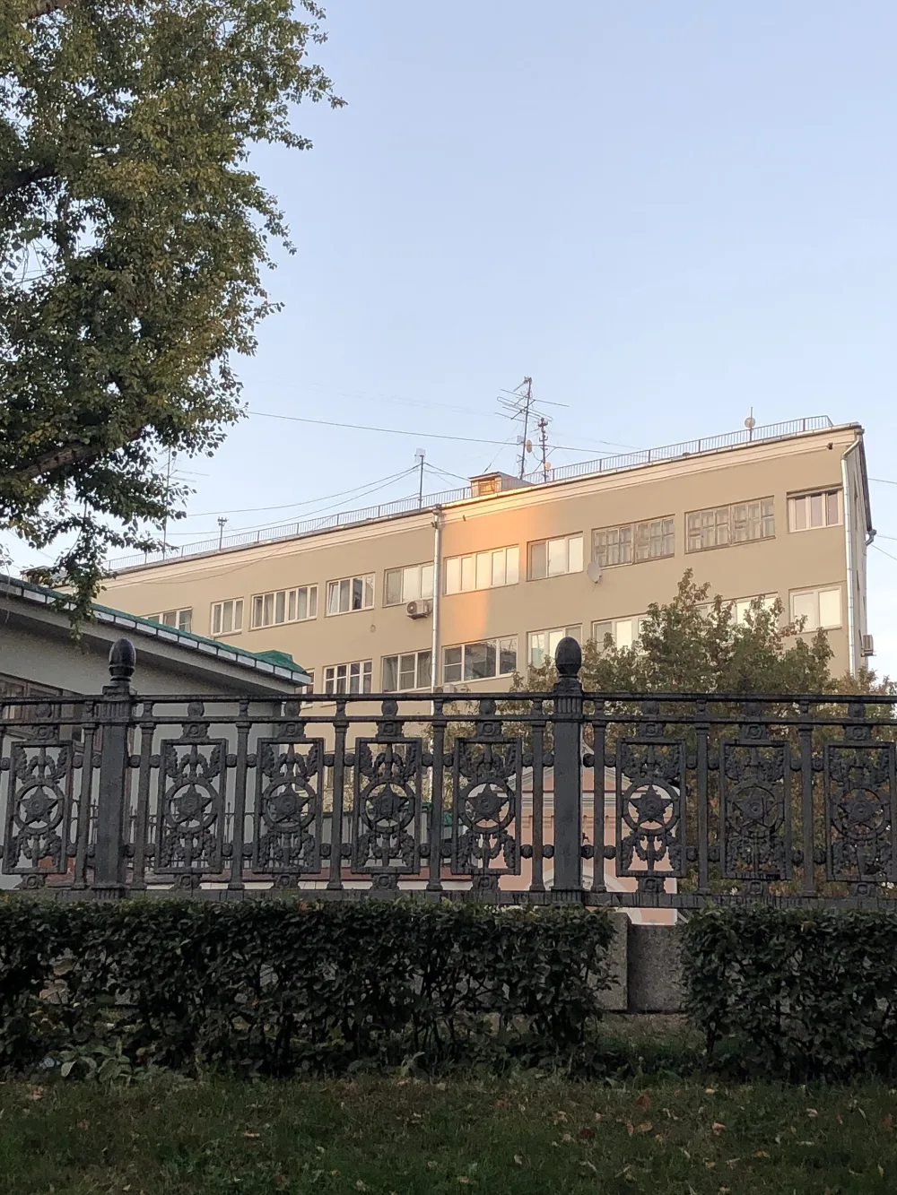 Чугунная ограда (Арбат)