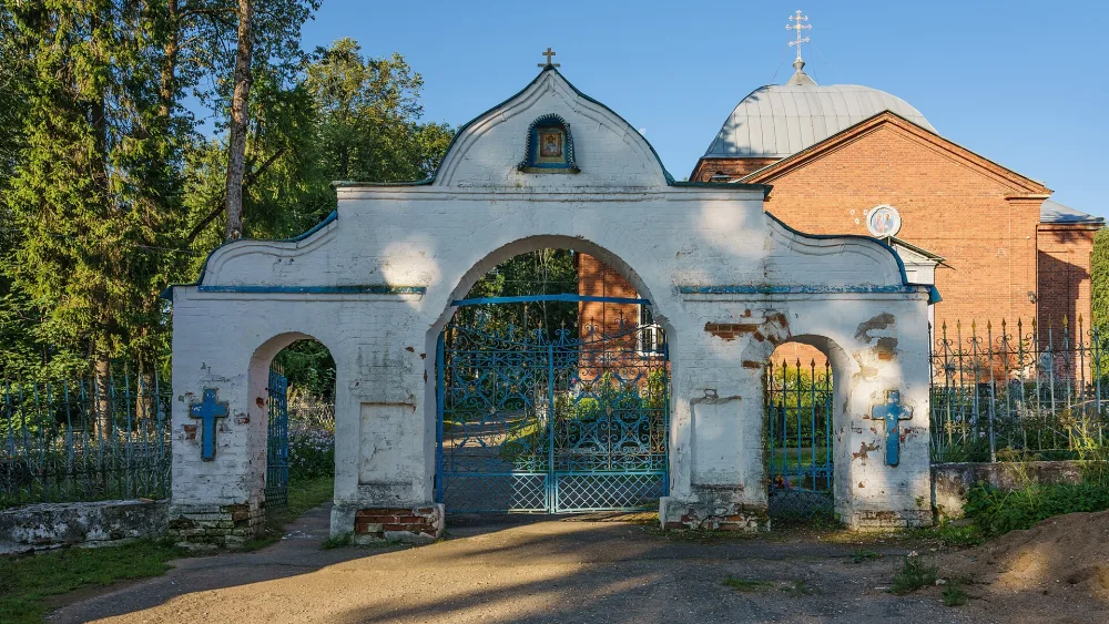 Кладбище в городе Валдай