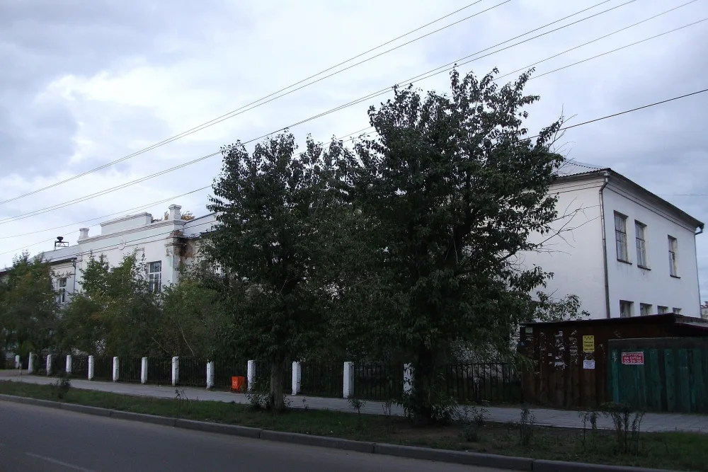 Здание школы № 4, где в годы Великой Отечественной войны размещался эвакогоспиталь № 939 (Улан-Удэ)