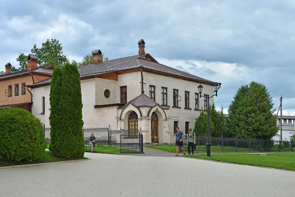 Корпус настоятельский (Старица)