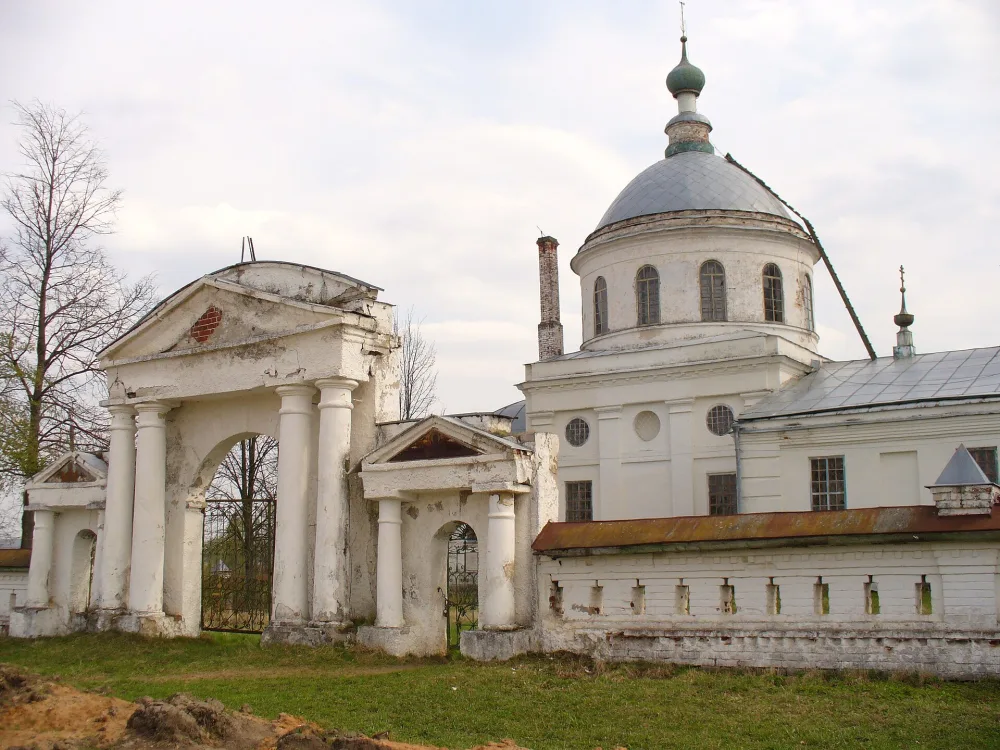 Ограда с воротами (Горки (село))