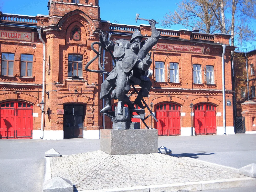 Памятник героям-пожарным Ленинграда