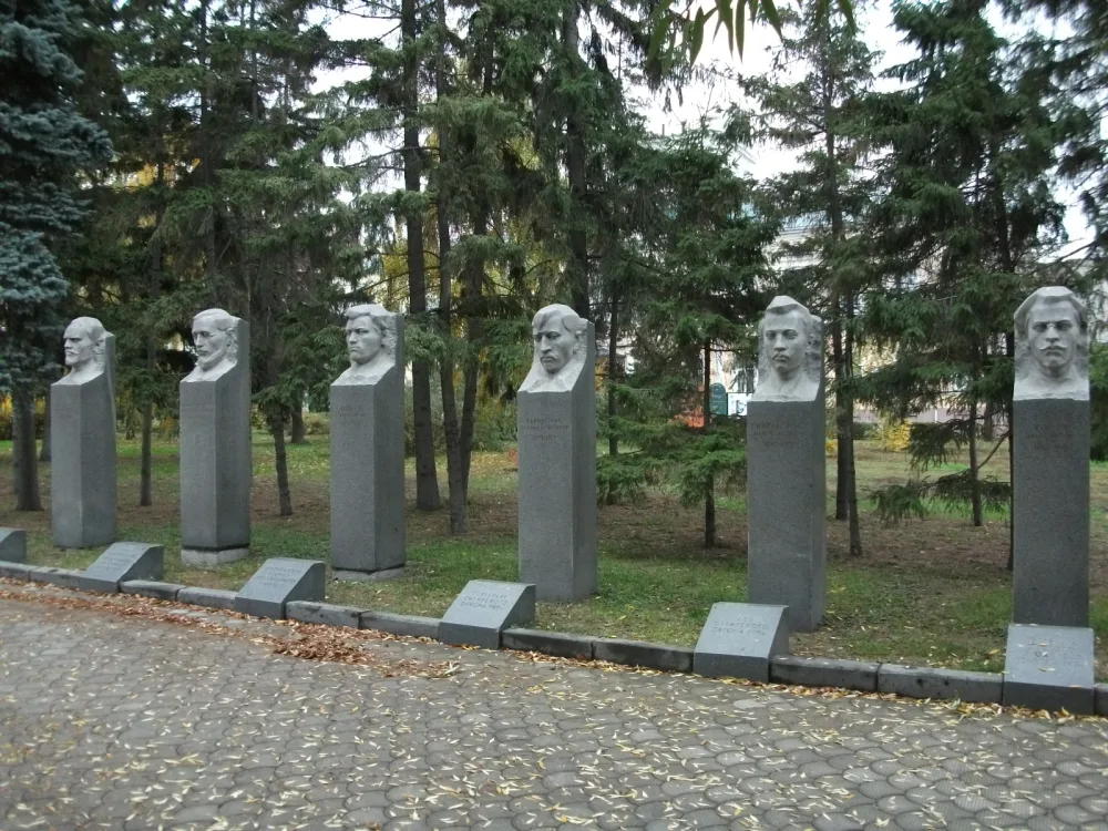 Мемориальный сквер «Памяти борцов революции» (Омск)