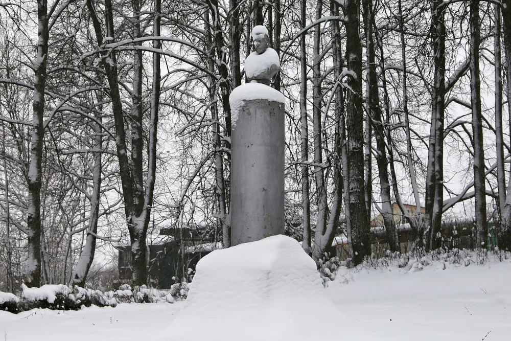 Могила М.И. Лакина (1876-1905), революционера (Лакинск)