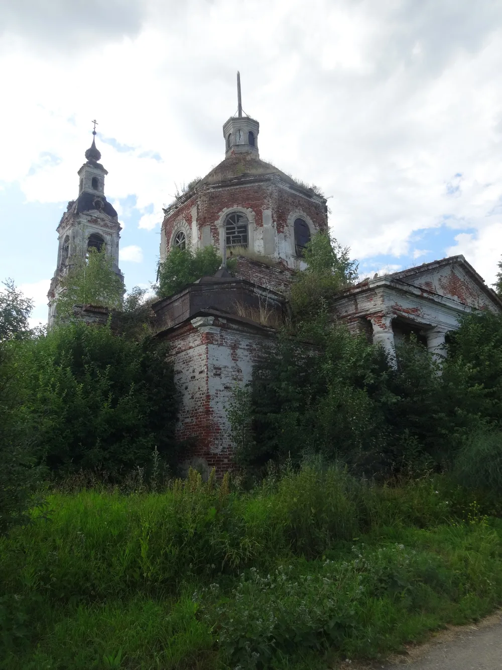 Преображенcкая церковь с живописью (Порздни)