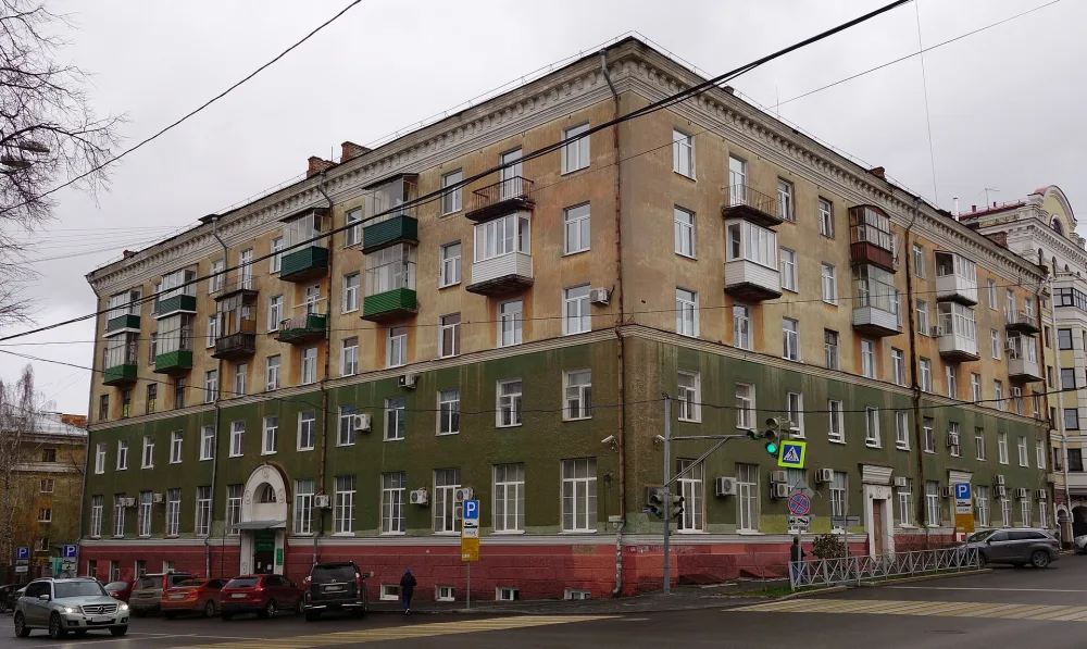Жилой дом с поликлиникой
