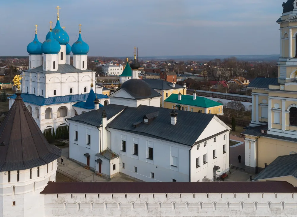 Служебный корпус у колокольни (Серпухов)