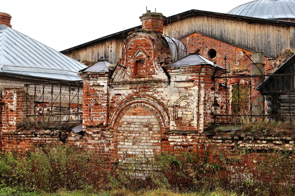 Калитка в ограде (Васильевское)