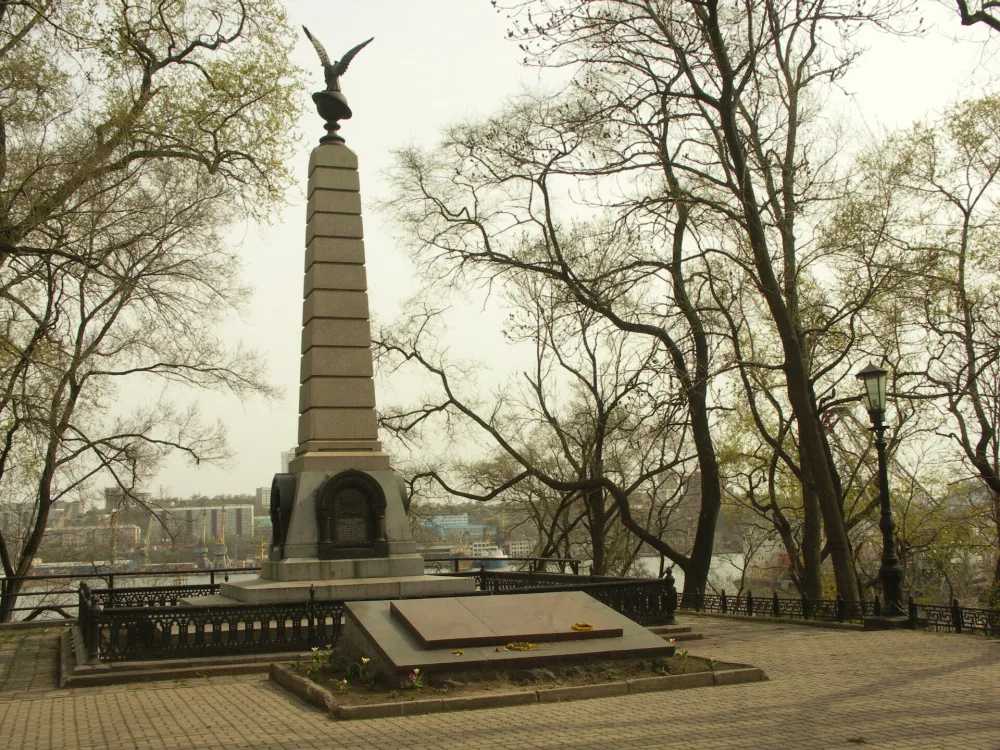 Памятник адмиралу Г.И. Невельскому, исследователю Дальнего Востока