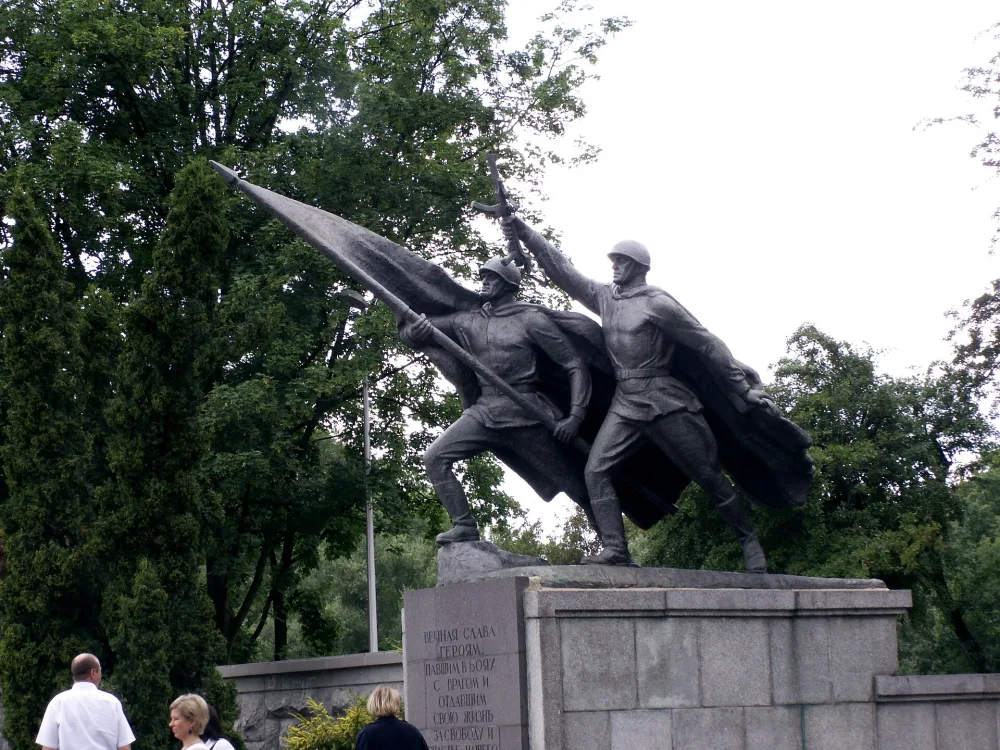 Памятник гвардейцам, павшим при штурме города и крепости Кёнигсберг в 1945 г. (Калининград)