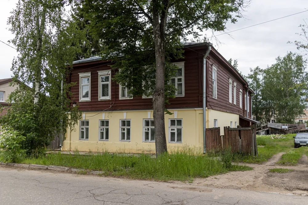 Жилой дом (Боровичи)