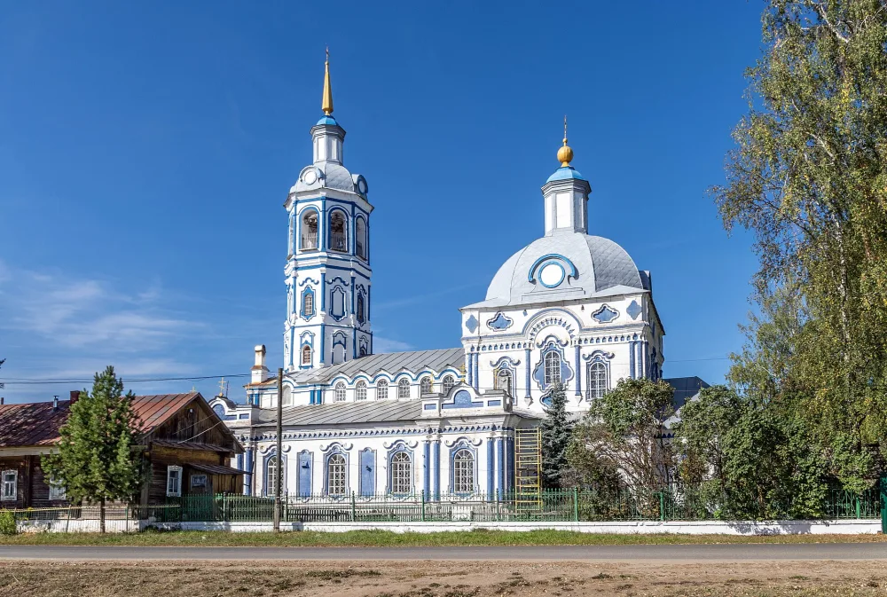 Спасская церковь с интерьером