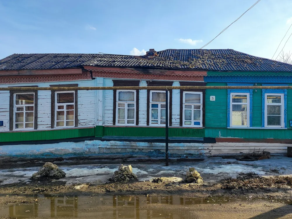 Деревянный одноэтажный дом с крыльцом (Данков)