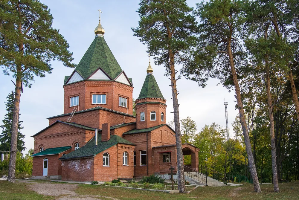 Храм во имя великомученика Димитрия Солунского