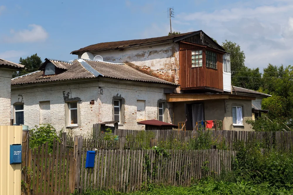 Здание людской (Дубна)