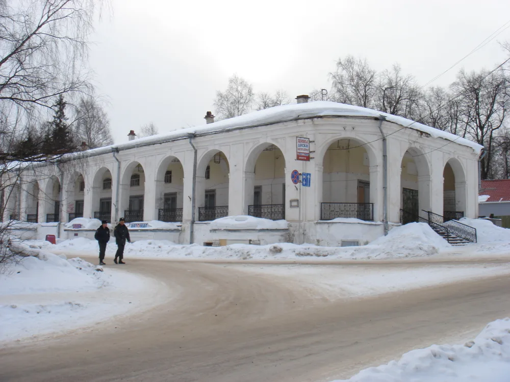 Здание торговых рядов (Белозерск)